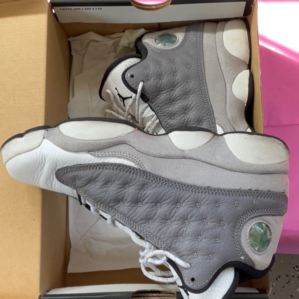USED- Air Jordan 13 retro - Picture 2 of 5
